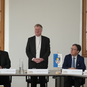 Pressekonferenz und Segnung Basilikadach