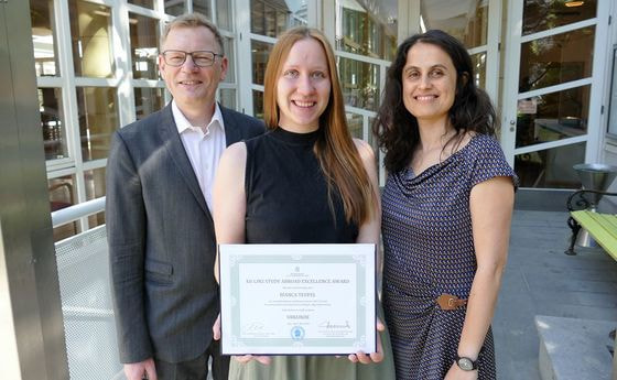Univ.-Prof. Dr. Christoph Niemand, Vizerektor für Forschung und Internationalisierung, und Referentin Mag.a Angelina Kratschanova BA, MBA mit der Geehrten Bianca Teufel (Mitte).