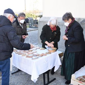 Goldhaubenfrauen beim Verkauf