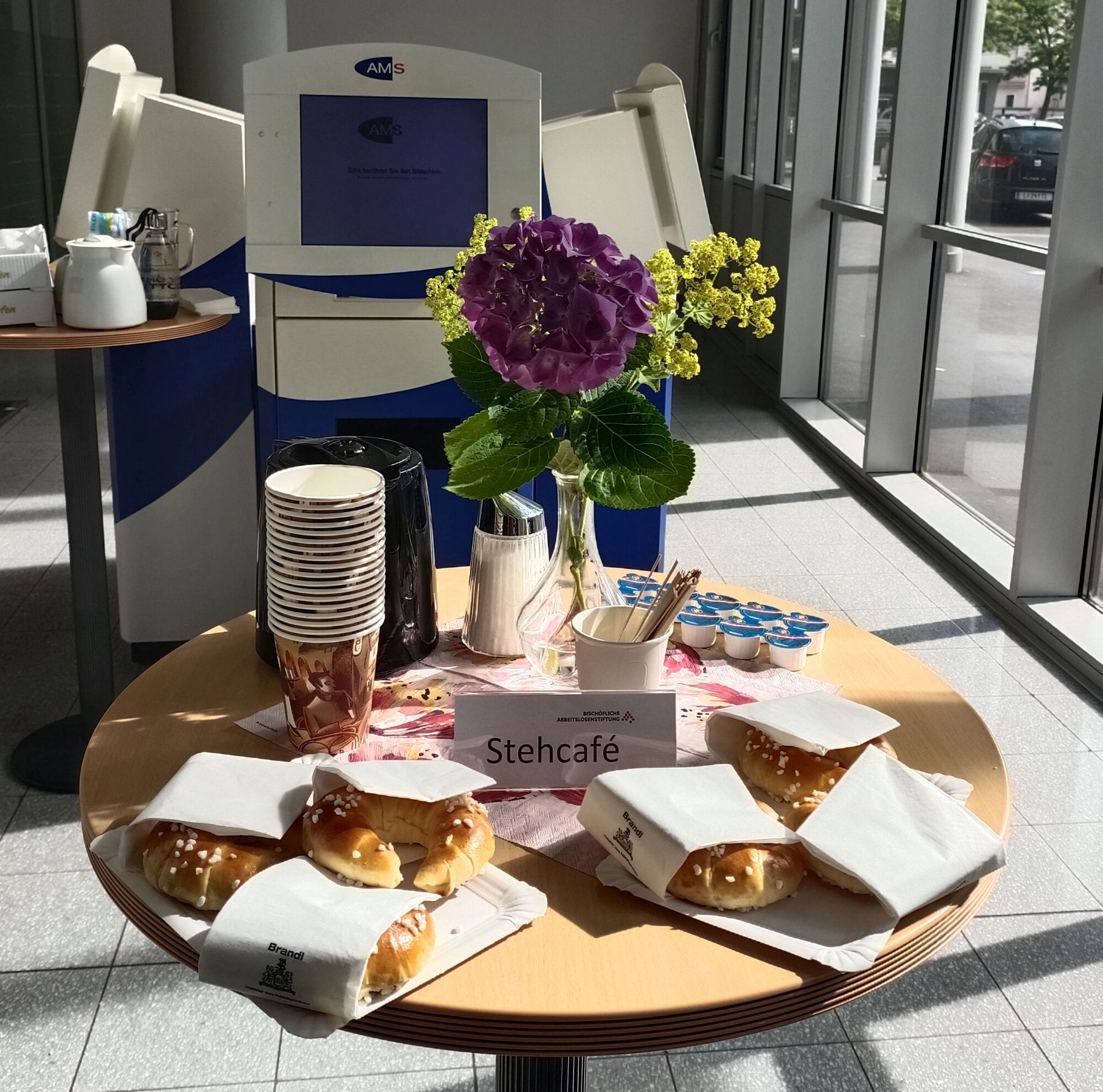 Stehcafe beim AMS Linz / Bischöfliche Arbeitslosenstiftung Stehcafe beim AMS Linz