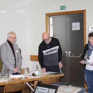 kurze Beratung im Vorstand
