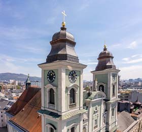 Linz-Alter Dom: Neueindeckung der beiden Türme der Ignatiuskirche 