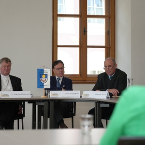 Pressekonferenz und Segnung Basilikadach