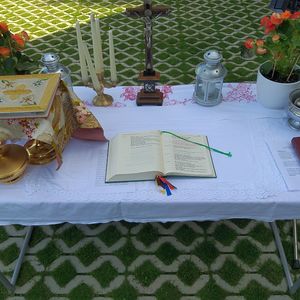Altar vor der Kapelle
