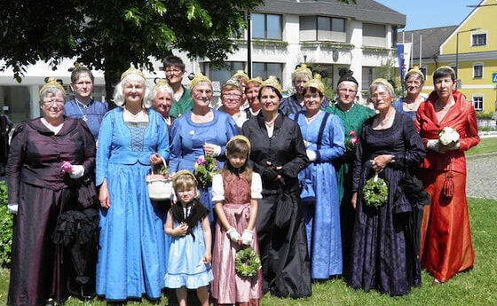 Großzügige Spenden der Goldhaubengruppe Hartkirchen   