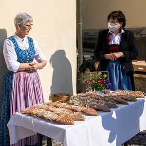 Goldhaubenfrauen
