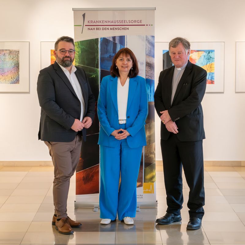 V. l.: Daniel Neuböck, Doris Wierzbicki und Bischof Manfred Scheuer