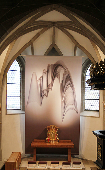 Fastentuch von Andrea Pesendorfer in der Pfarrkirche Linz St. Magdalena